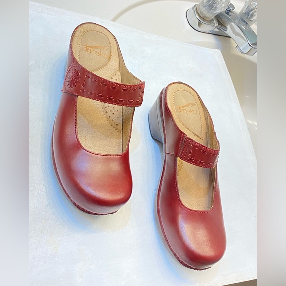 Dansko Shoes - Dansko Mary Jane Clog Size 37 US Women Size 6, excellent condition clean